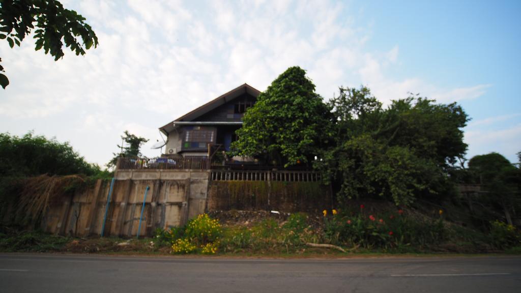 Pround Nan Cottage Exterior photo